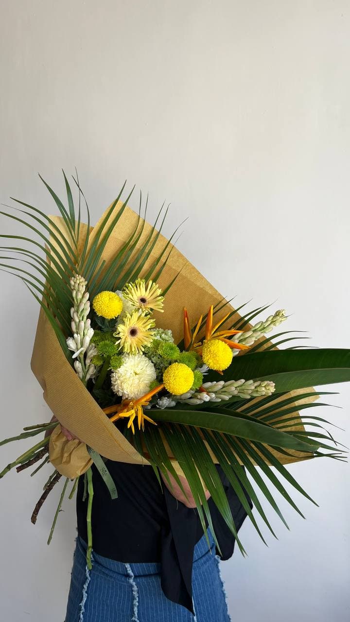 Tropical Bouquet size 02 by Shanti Flowers Bali