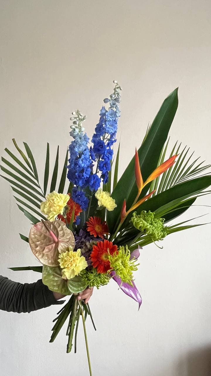 Tropical Bouquet size 04 by Shanti Flowers Bali