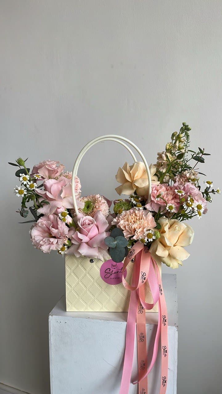 Designer Bag / Box size 02 by Shanti Flowers Bali
